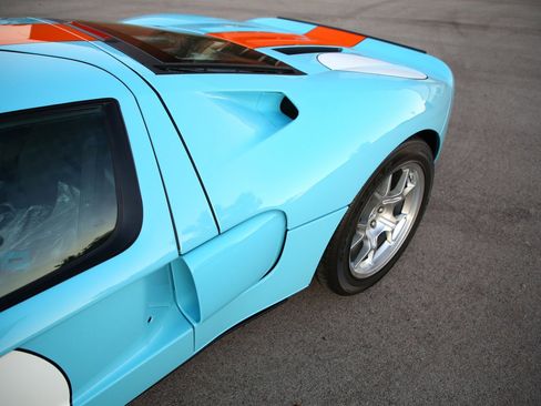 Used 2006 Ford GT image 22