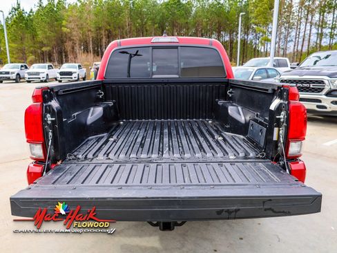 Used 2022 Toyota Tacoma SR image 9