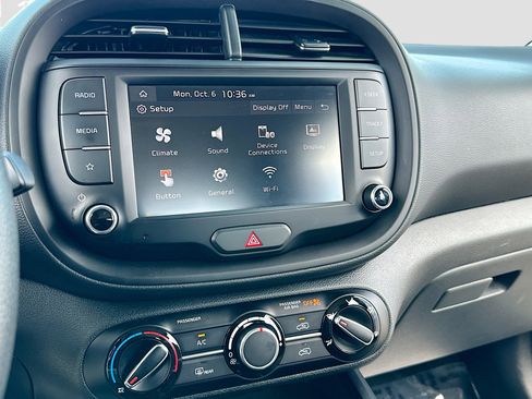 Used 2023 Kia Soul LX image 10