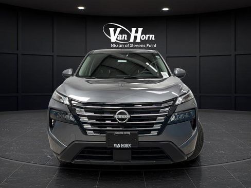 Used 2024 Nissan Rogue SV AWD/4WD image 2