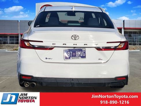 Used 2025 Toyota Camry SE image 6