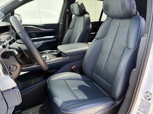 Certified 2025 Cadillac Escalade IQ Luxury 2 w/ LPO, Premium Carpet Package AWD/4WD image 11