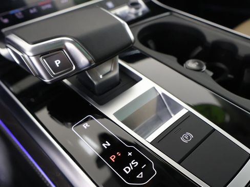 Used 2024 Audi Q8 Premium Plus w/ Premium Plus Package image 4