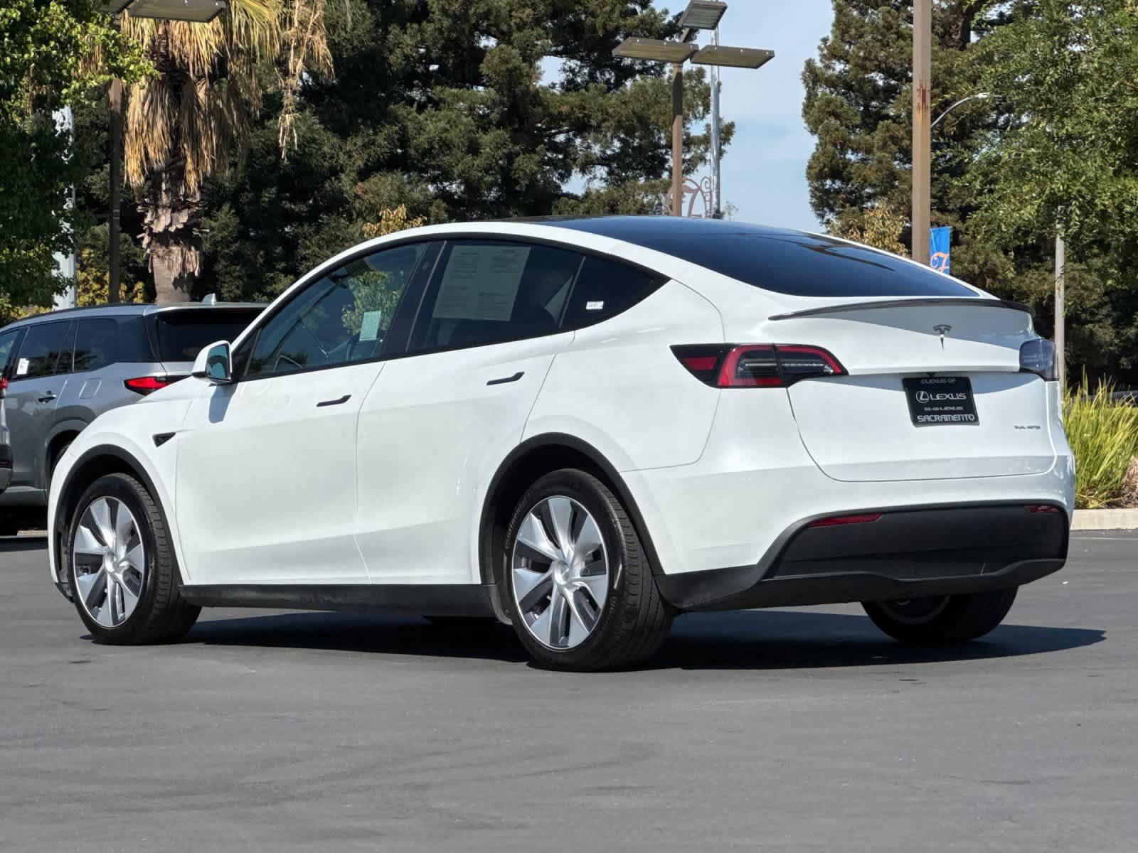 Used 2023 Tesla Model Y AWD image 7