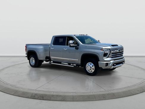 Used 2026 Chevrolet Silverado 3500 High Country w/ High Country Premium Package AWD/4WD image 2