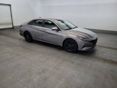 Used 2023 Hyundai Elantra SEL w/ Preferred Accessory Package FWD image 11