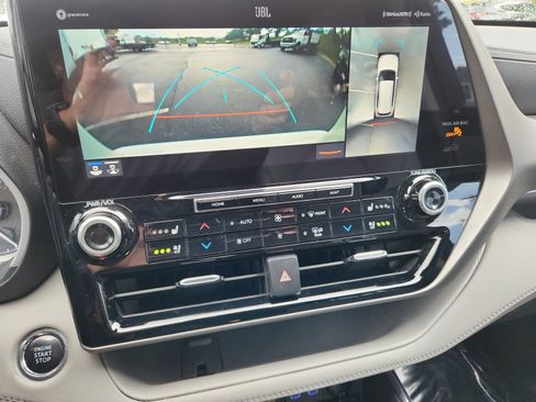 Used 2022 Toyota Highlander Limited AWD/4WD image 27