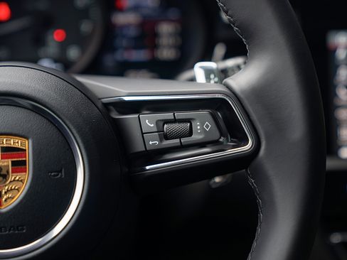 Certified 2026 Porsche Macan AWD/4WD image 8