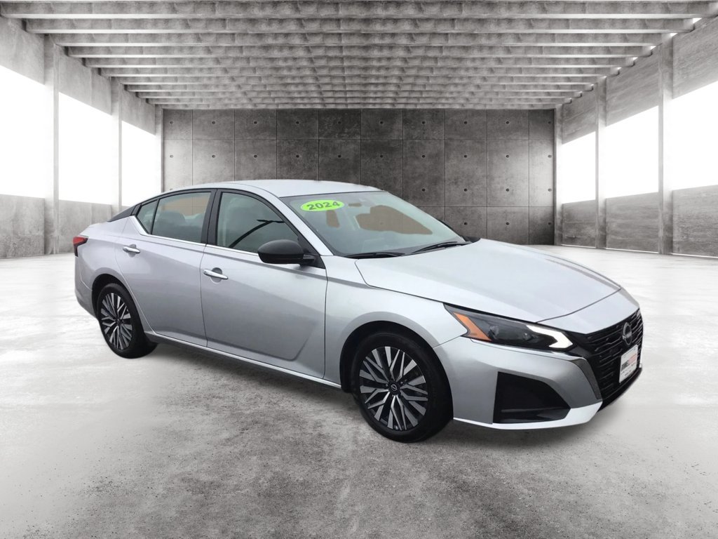 Used 2024 Nissan Altima 2.5 SV FWD image 3