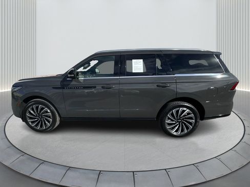 Used 2025 Lincoln Navigator Black Label image 9