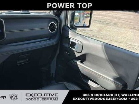 Used 2024 Jeep Wrangler Unlimited Sahara w/ Technology Group AWD/4WD image 25