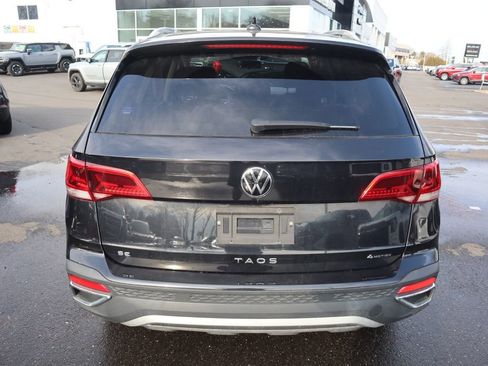 Used 2022 Volkswagen Taos SE w/ Panoramic Sunroof Package image 5