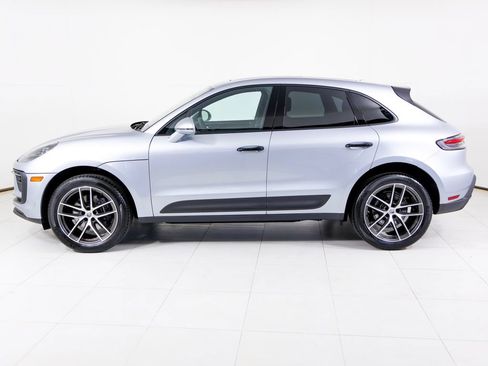 Certified 2025 Porsche Macan AWD/4WD image 2