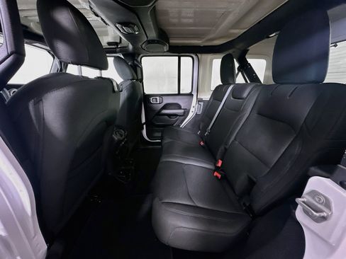 Used 2020 Jeep Wrangler Unlimited Sahara AWD/4WD image 26