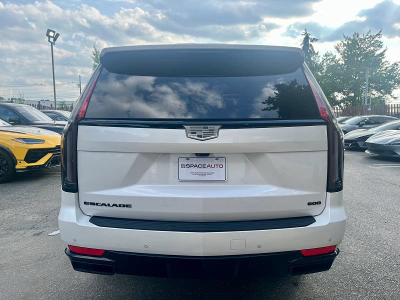 Used 2024 Cadillac Escalade Sport Platinum w/ LPO, ONYX Package AWD/4WD image 6