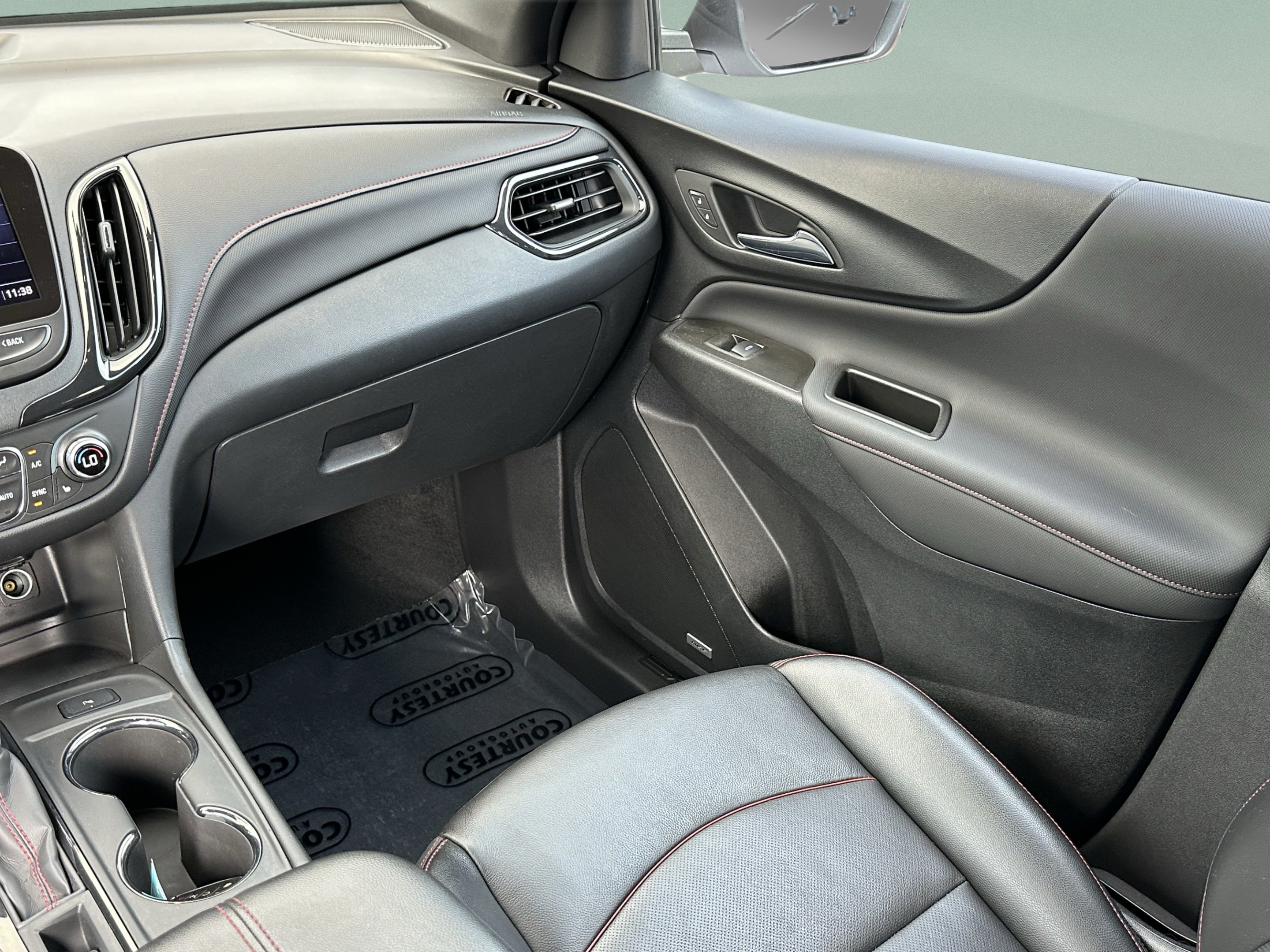 Used 2023 Chevrolet Equinox RS w/ RS Leather Package FWD image 13