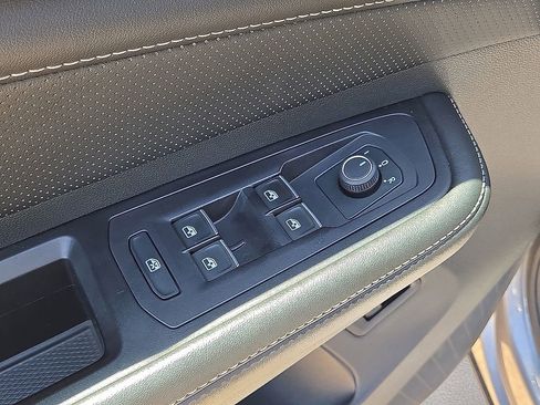 Used 2024 Volkswagen Atlas Cross Sport SE FWD image 22