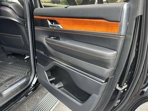 Used 2022 Jeep Grand Wagoneer Series III w/ Rear Seat Video Group 1 image 13