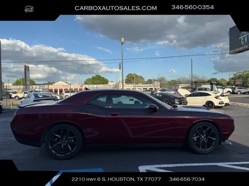 Used 2023 Dodge Challenger R/T w/ Plus Package image 6