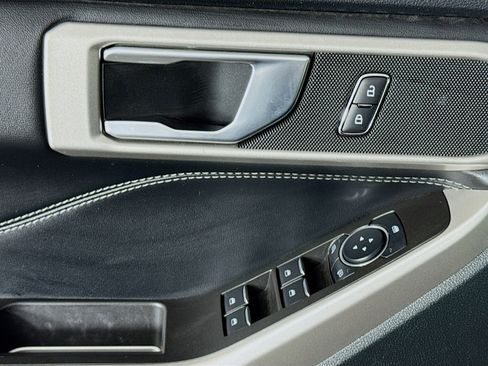 Used 2024 Ford Explorer XLT image 41