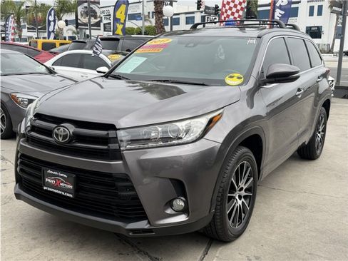 Used 2017 Toyota Highlander SE FWD image 60