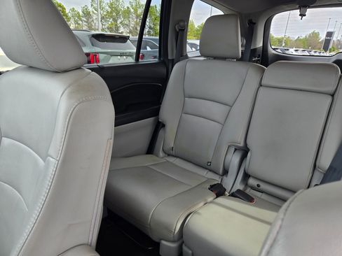 Used 2019 Honda Pilot Touring image 12