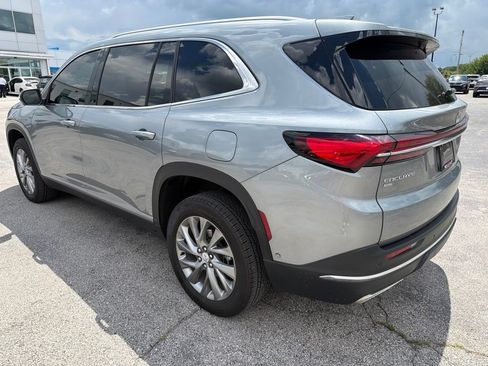 Used 2025 Buick Enclave Preferred w/ Super Cruise Package AWD/4WD image 4
