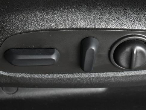 Used 2023 GMC Acadia SLE w/ Driver Convenience Package FWD image 15