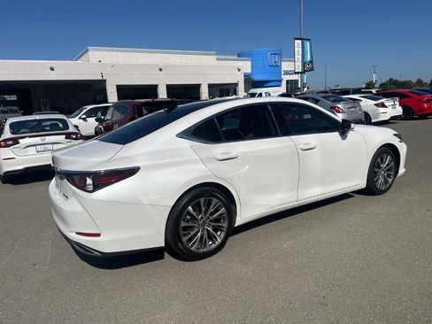 Used 2020 Lexus ES 350 w/ Premium Package FWD image 3