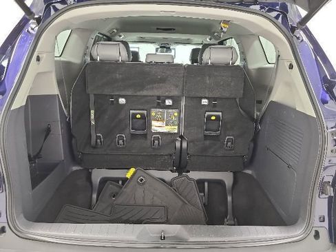 Certified 2021 Toyota Sienna XLE FWD image 37