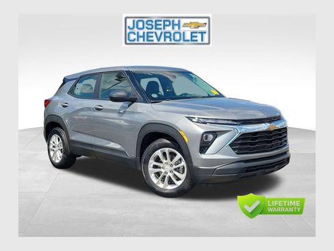 Used 2025 Chevrolet TrailBlazer LS w/ LS Confidence Package FWD image 1