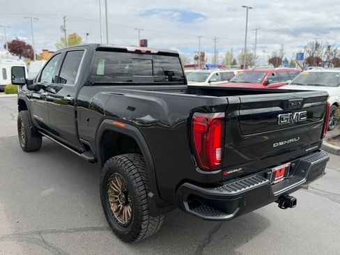 Used 2021 GMC Sierra 2500 Denali w/ Denali Black Diamond Edition AWD/4WD image 3