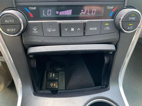 Used 2015 Toyota Camry XLE w/ Moonroof Package FWD image 14