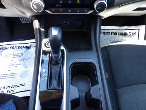 Used 2022 Nissan Sentra SV FWD image 19