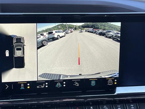 Used 2023 Chevrolet Silverado 1500 ZR2 w/ Technology Package AWD/4WD image 31
