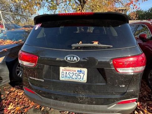 Used 2017 Kia Sorento LX w/ LX V6 Convenience Package image 6