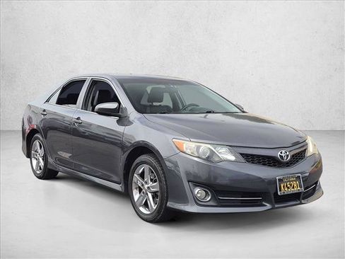 Used 2012 Toyota Camry SE FWD image 3