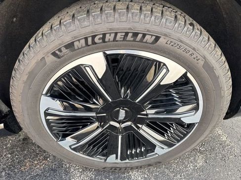 Used 2025 Cadillac Escalade IQ Sport 2 image 6