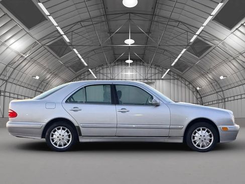 Used 2002 Mercedes-Benz E 320 4MATIC Sedan image 7