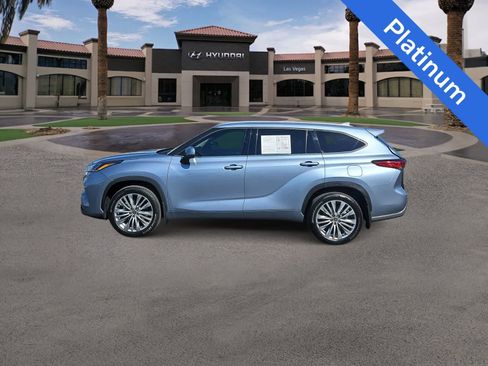 Used 2023 Toyota Highlander Platinum FWD image 5