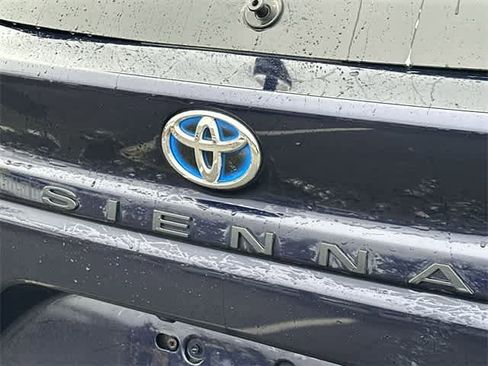 Used 2022 Toyota Sienna LE image 18