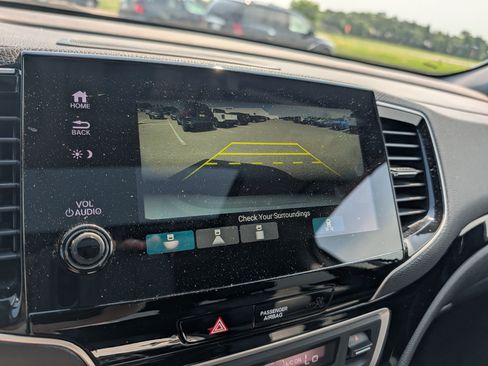 Used 2020 Honda Pilot Touring image 7
