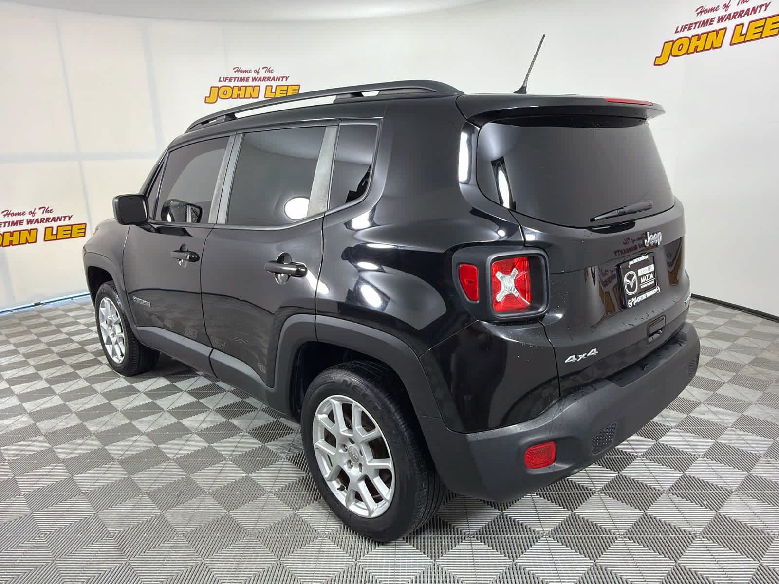 Used 2020 Jeep Renegade Sport w/ Sport Appearance Group AWD/4WD image 3