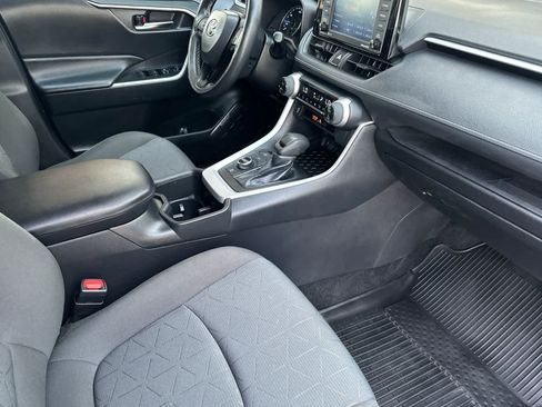 Used 2022 Toyota RAV4 XLE w/ Convenience Package AWD/4WD image 17