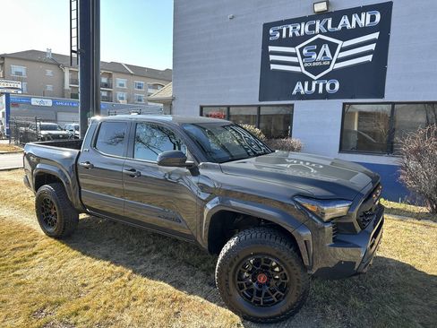 Used 2025 Toyota Tacoma SR5 AWD/4WD image 2