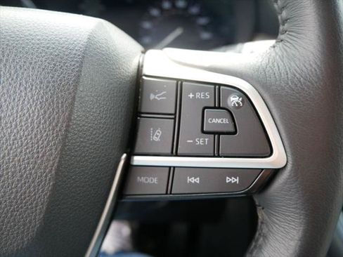 Certified 2025 Toyota Sienna XLE FWD image 23