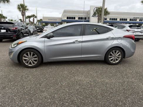 Used 2015 Hyundai Elantra SE w/ Option Group 03 FWD image 4