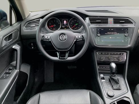 Used 2020 Volkswagen Tiguan SE w/ Panoramic Sunroof Package AWD/4WD image 7