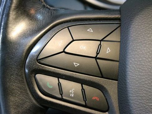 Used 2019 Jeep Cherokee Trailhawk AWD/4WD image 21