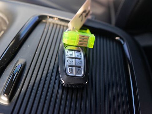 Used 2024 Chrysler Pacifica Touring-L w/ S Appearance Package image 28